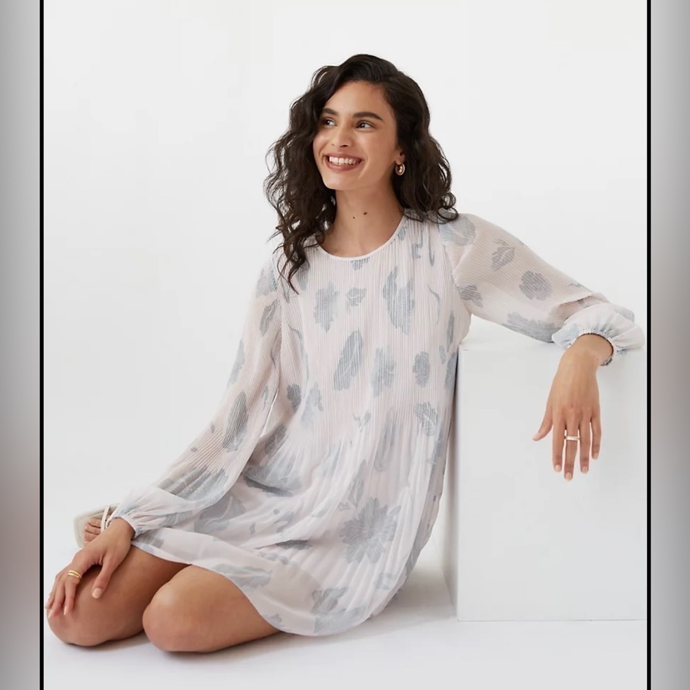 NWOT Aritzia Wilfred Daydreamer Mini Dress Pleated Long Sleeve Cream Silver 2XS